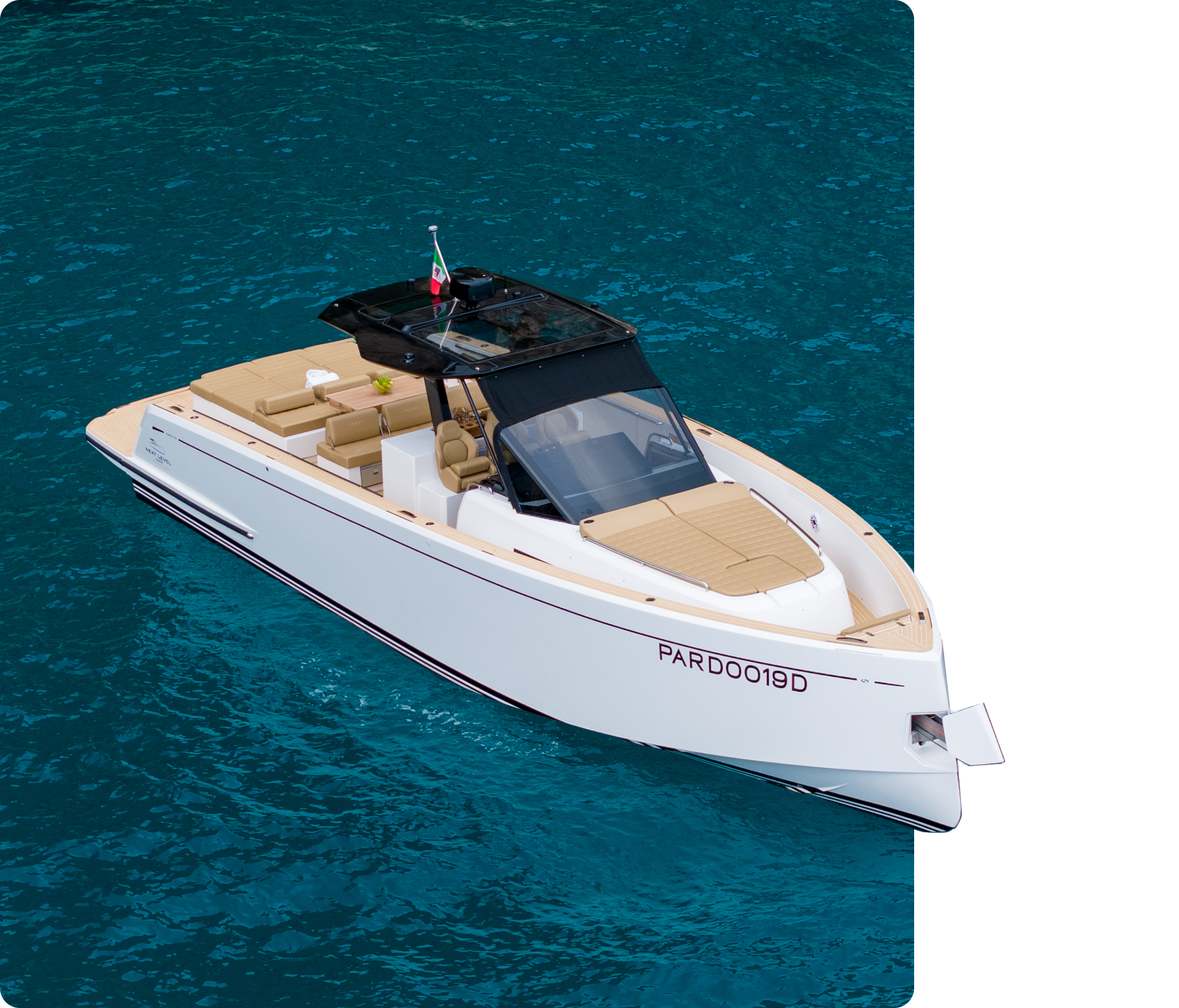 Vivi esperienze in barca a Capri uniche con Giu&Giu Club: appartamenti e tour personalizzati tra acque cristalline e paesaggi mozzafiato.