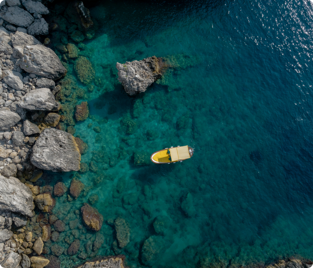 Vivi esperienze in barca a Capri uniche con Giu&Giu Club: appartamenti e tour personalizzati tra acque cristalline e paesaggi mozzafiato.
