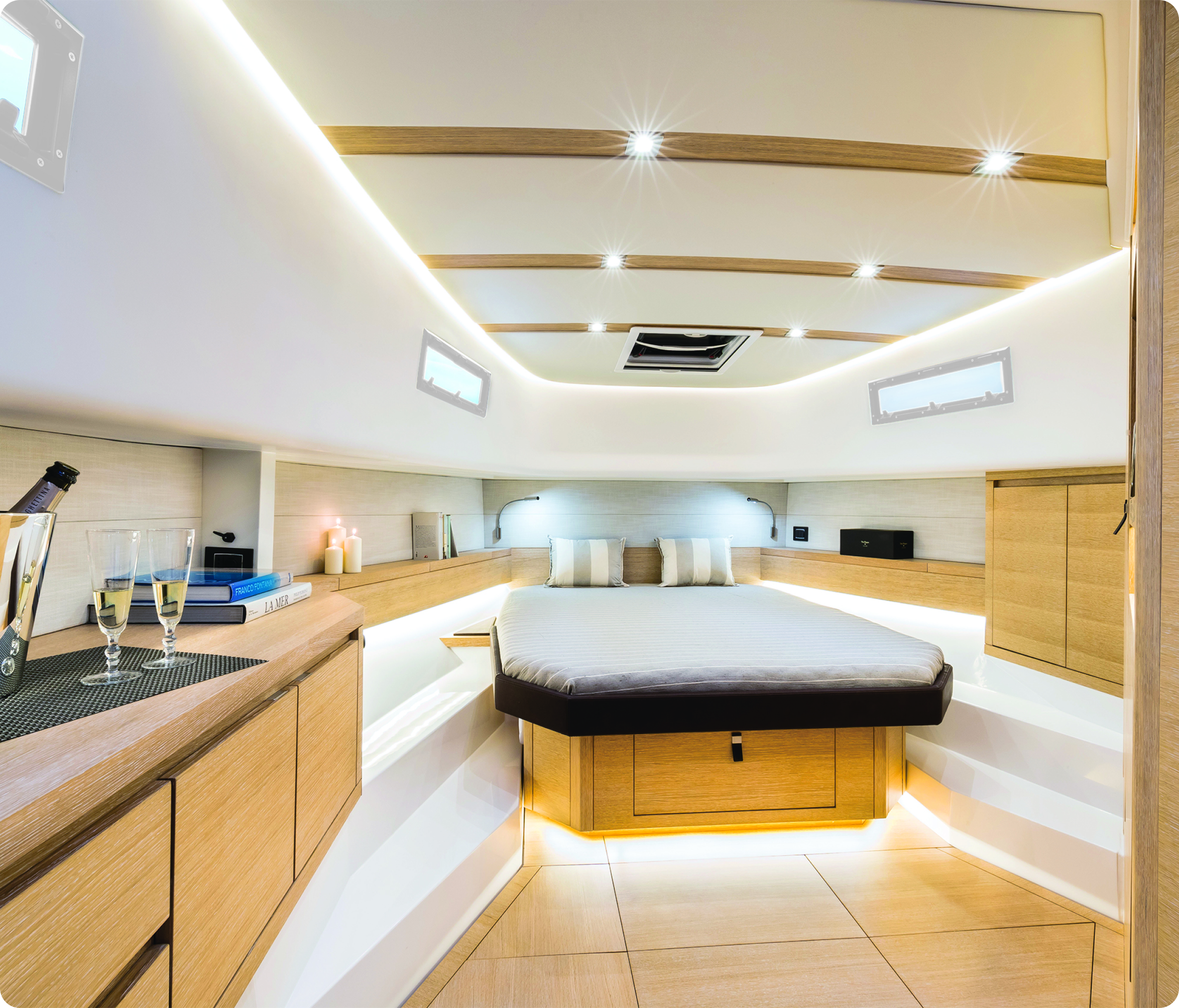 Vivi esperienze in barca a Capri uniche con Giu&Giu Club: appartamenti e tour personalizzati tra acque cristalline e paesaggi mozzafiato.