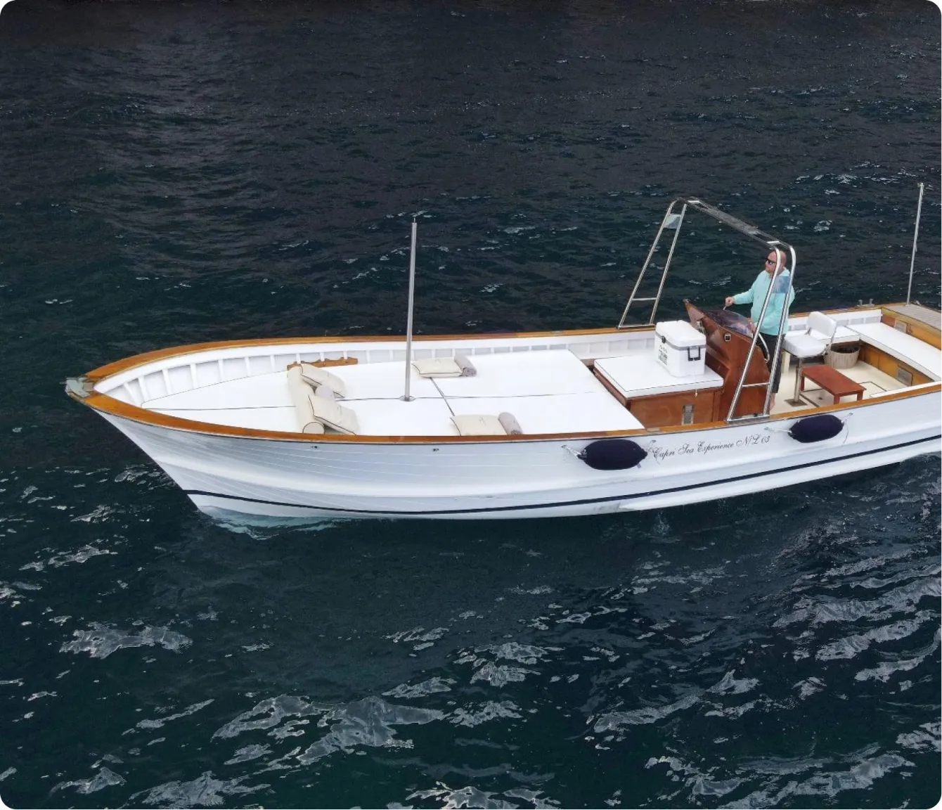 Lancia – Vivi esperienze in barca a Capri uniche con Giu&Giu Club: appartamenti e tour personalizzati tra acque cristalline e paesaggi mozzafiato.