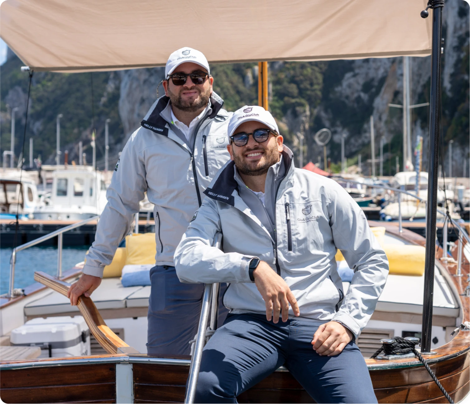 Santos – Vivi esperienze in barca a Capri uniche con Giu&Giu Club: appartamenti e tour personalizzati tra acque cristalline e paesaggi mozzafiato.