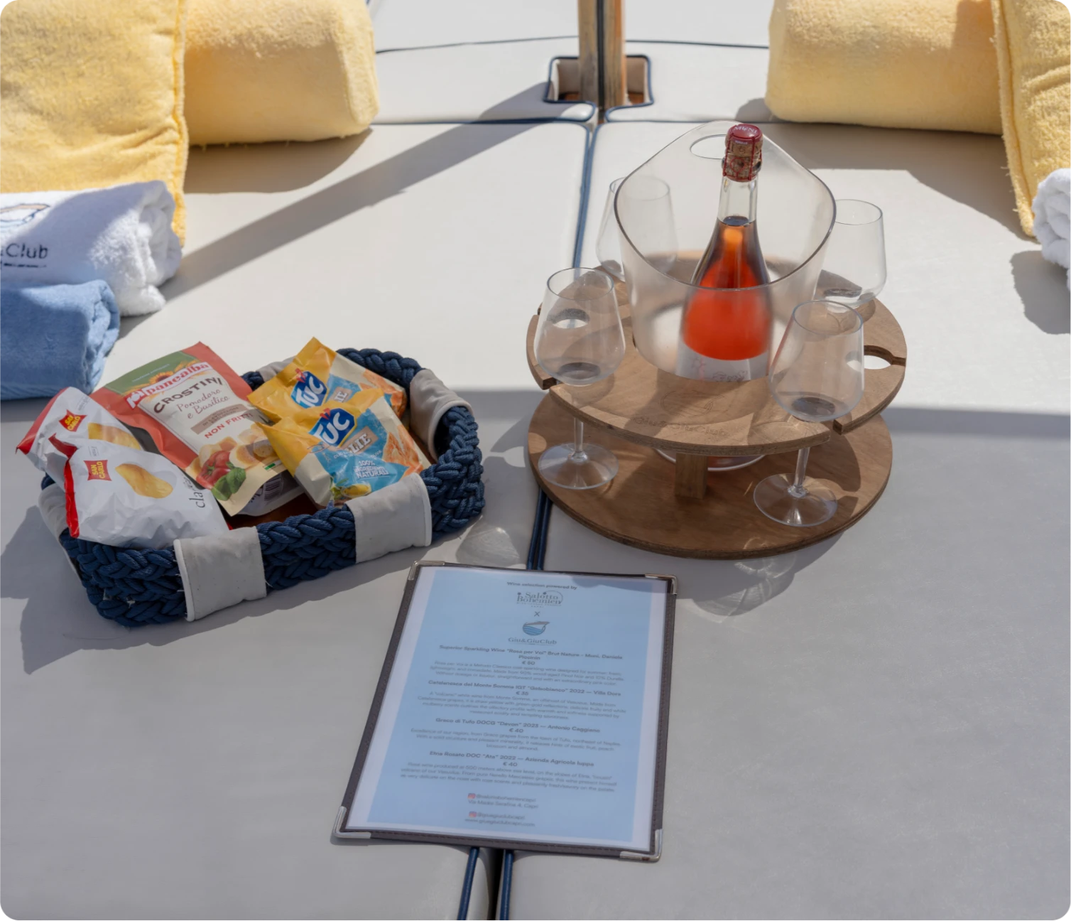 Santos – Vivi esperienze in barca a Capri uniche con Giu&Giu Club: appartamenti e tour personalizzati tra acque cristalline e paesaggi mozzafiato.