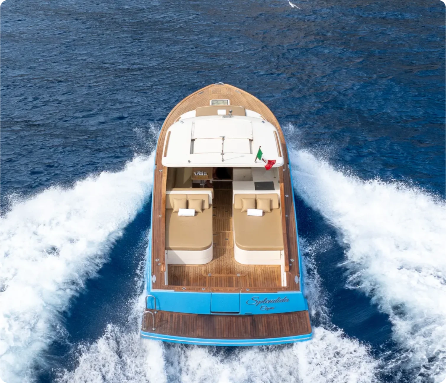 Toy 36 – Vivi esperienze in barca a Capri uniche con Giu&Giu Club: appartamenti e tour personalizzati tra acque cristalline e paesaggi mozzafiato.