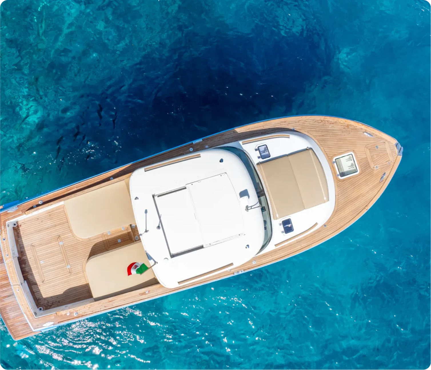 Toy 36 – Vivi esperienze in barca a Capri uniche con Giu&Giu Club: appartamenti e tour personalizzati tra acque cristalline e paesaggi mozzafiato.